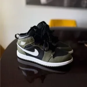 Nike | Shoes | Nike Black And Green Sneakers With Iconic  display picture 1